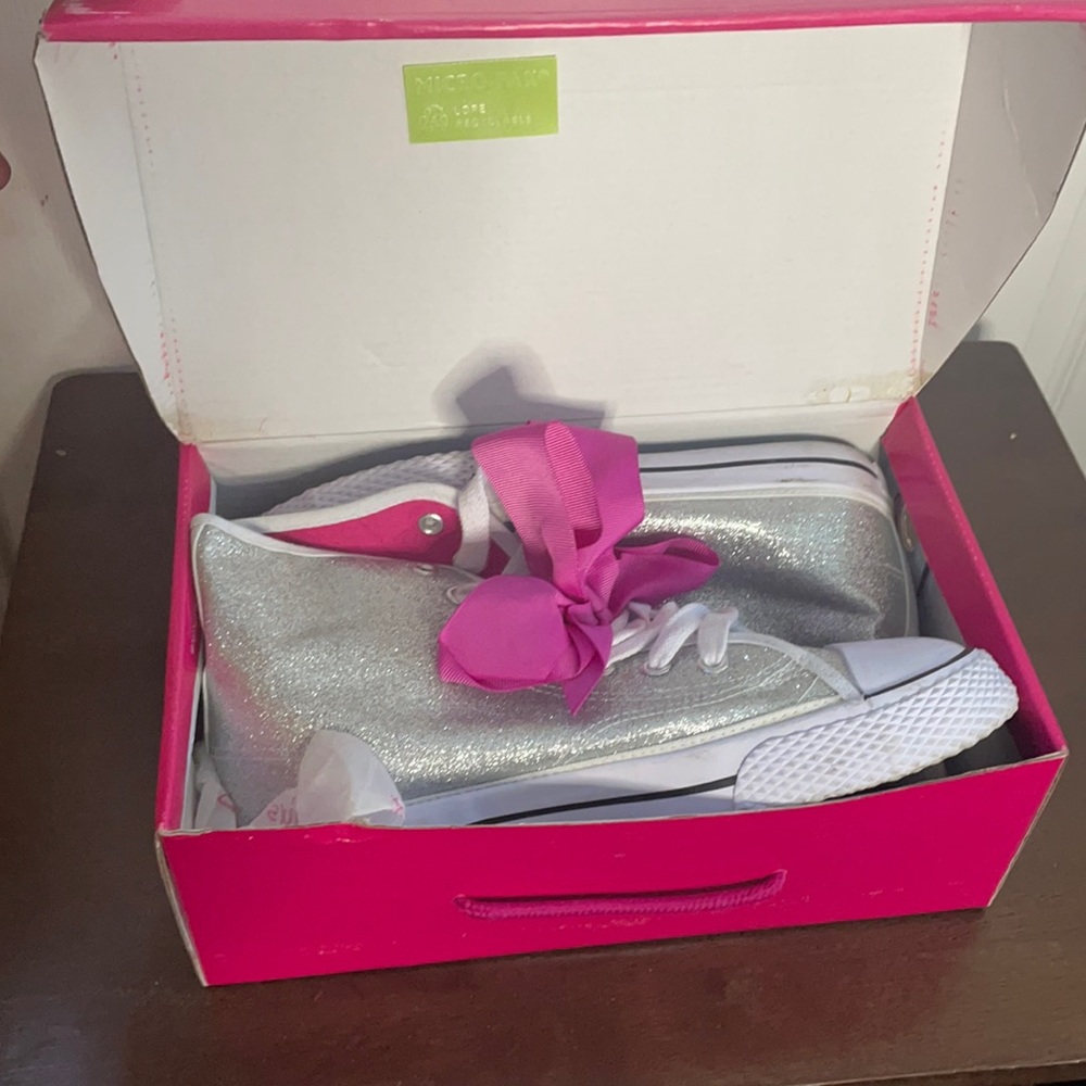 Jojo siwa brand glitter shoes with a pink bow